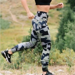 Zyia Camouflage Light and Tight Leggings